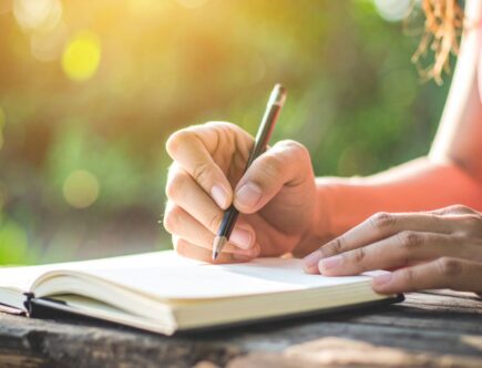 femme qui ecrit